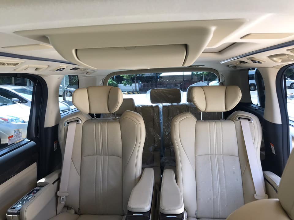 Toyota alphard executive lounge