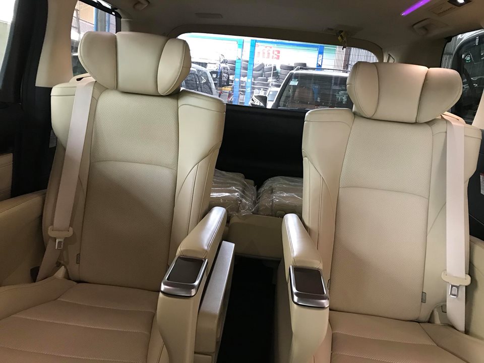 Toyota alphard executive lounge